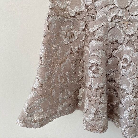 Soprano | Peplum Cream Tank | small - Picture 2 of 5